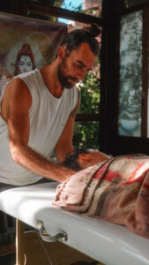 massagem ayurvédica em petrópolis